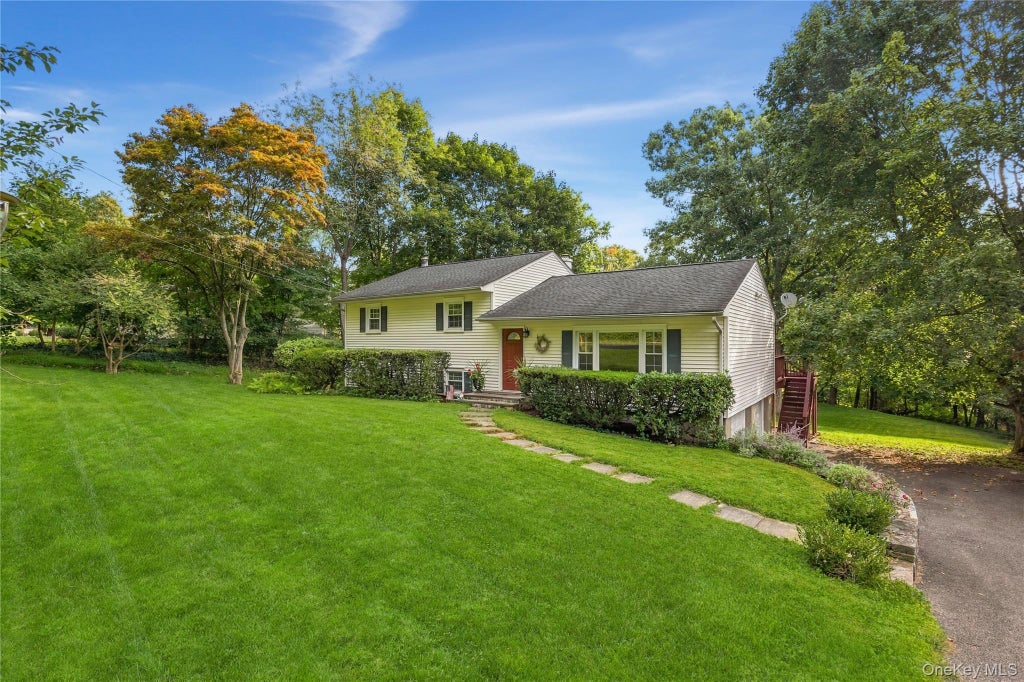 Photo of 6 Hillside Terrace, Mahopac, NY 10541 (MLS # 1050150)