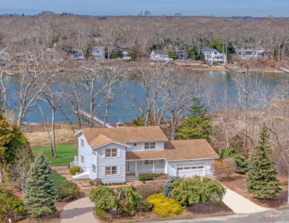 Beebe Drive, Cutchogue, Hamptons, NY - 5 Bedrooms  
3 Bathrooms - 