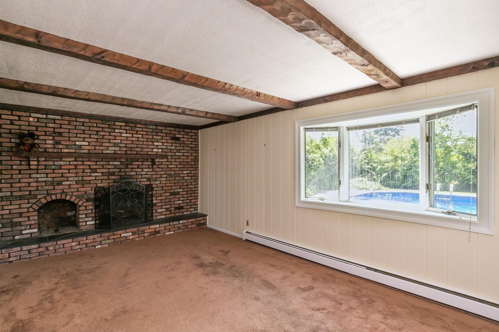 358 Greenbelt Parkway, Holtsville, New York image 8