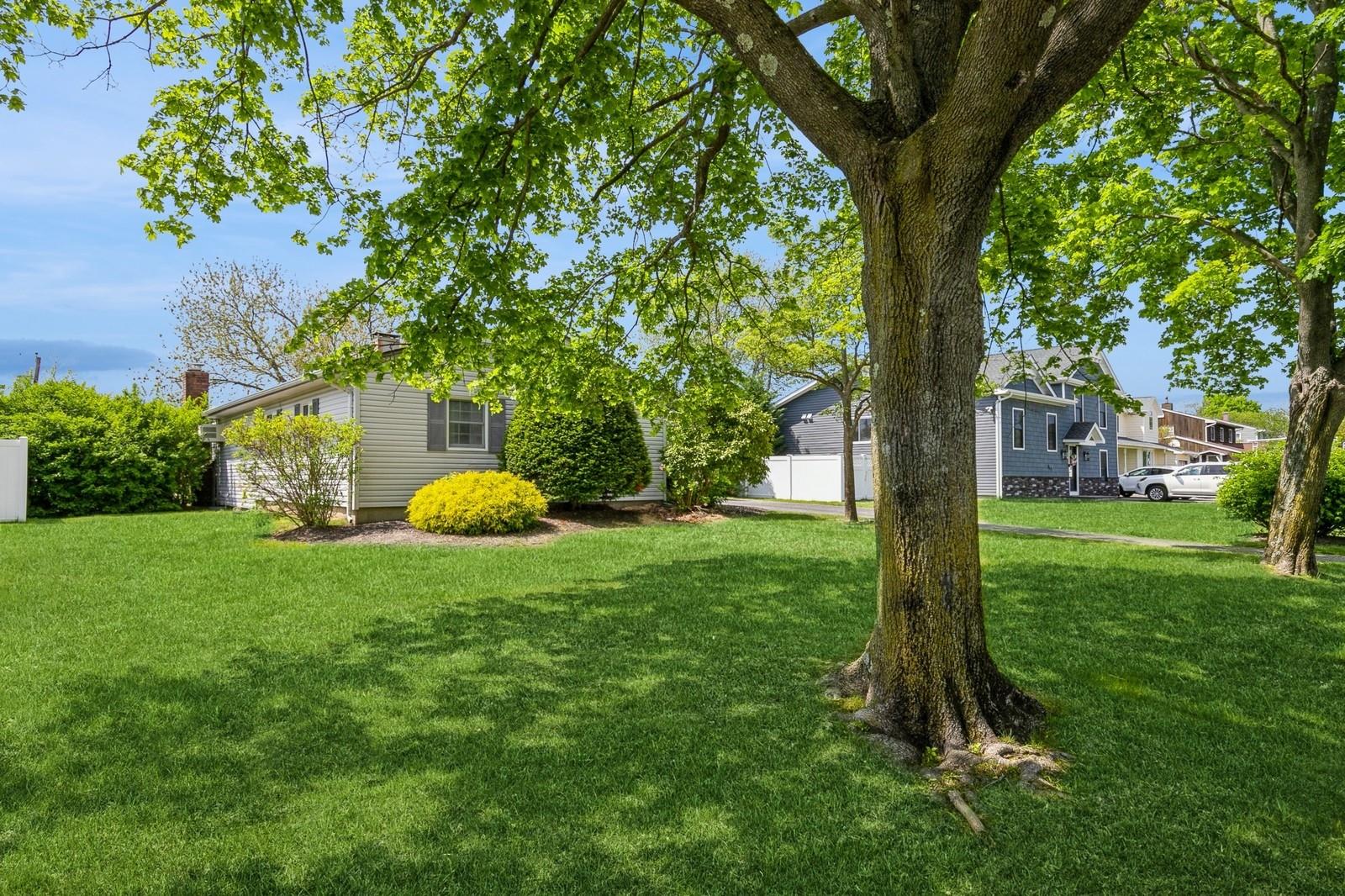 358 Greenbelt Parkway, Holtsville, New York image 27