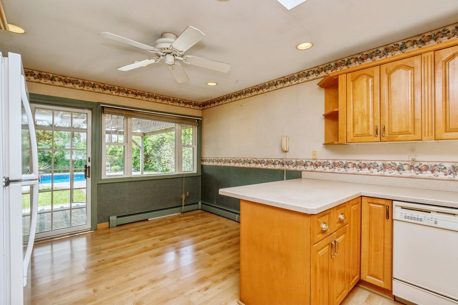 358 Greenbelt Parkway, Holtsville, New York image 11