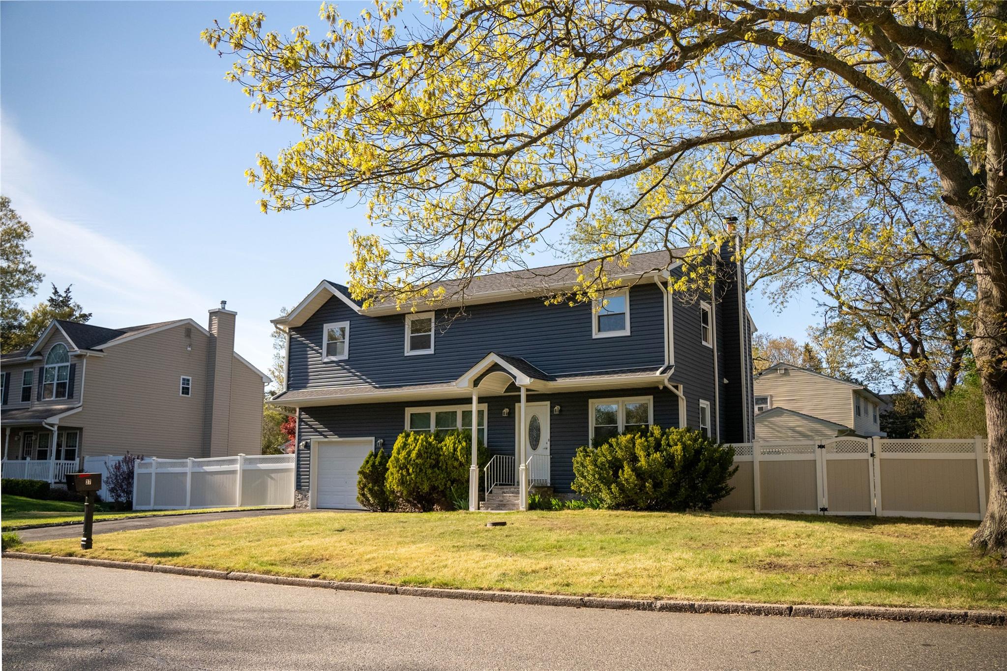 Amsterdam Street, Huntington, Hamptons, NY - 3 Bedrooms  
3 Bathrooms - 