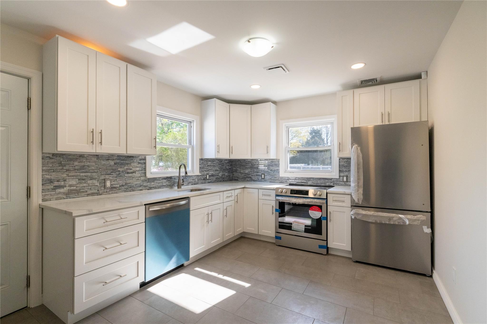 37 Amsterdam Street, Huntington, New York image 9