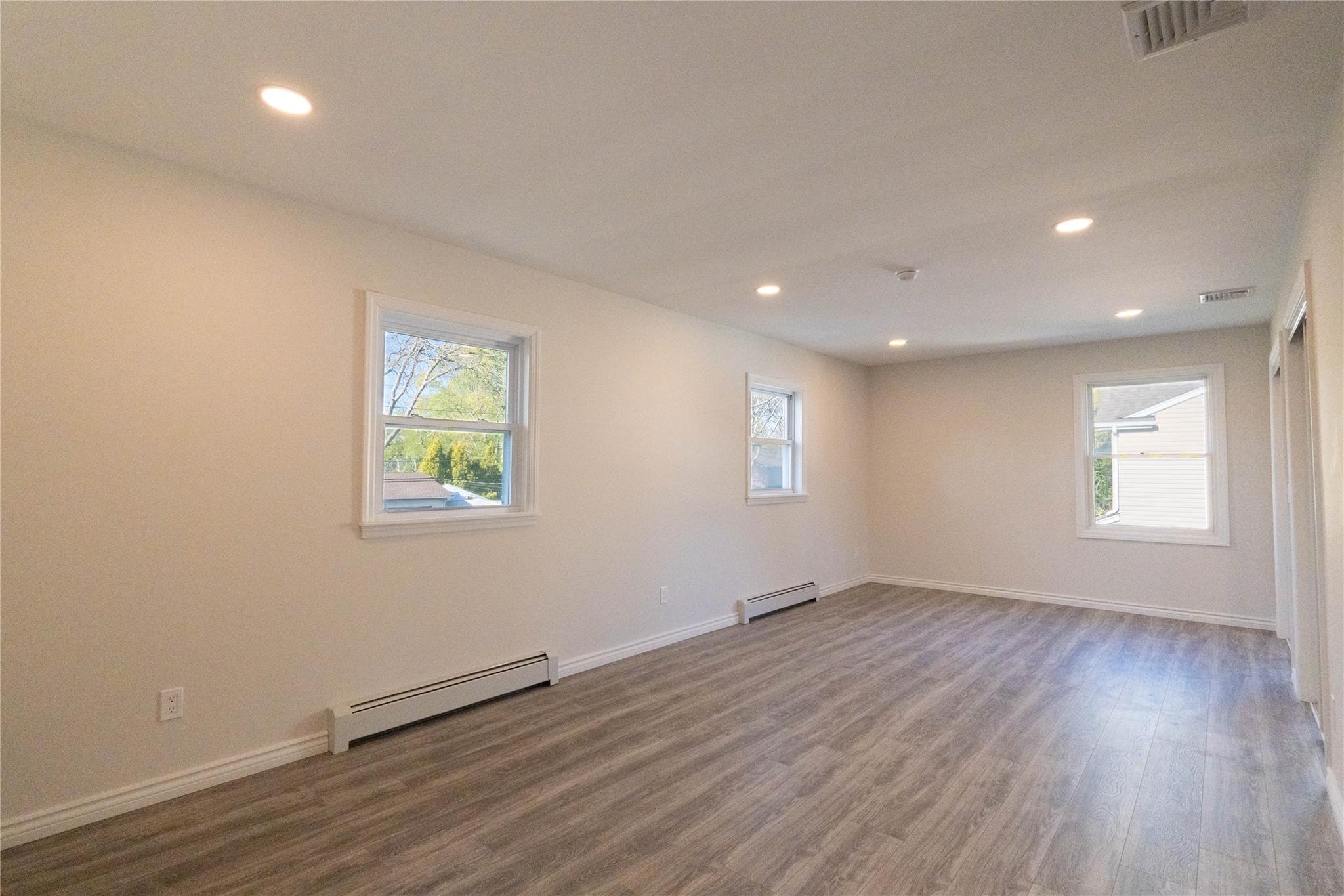 37 Amsterdam Street, Huntington, New York image 14