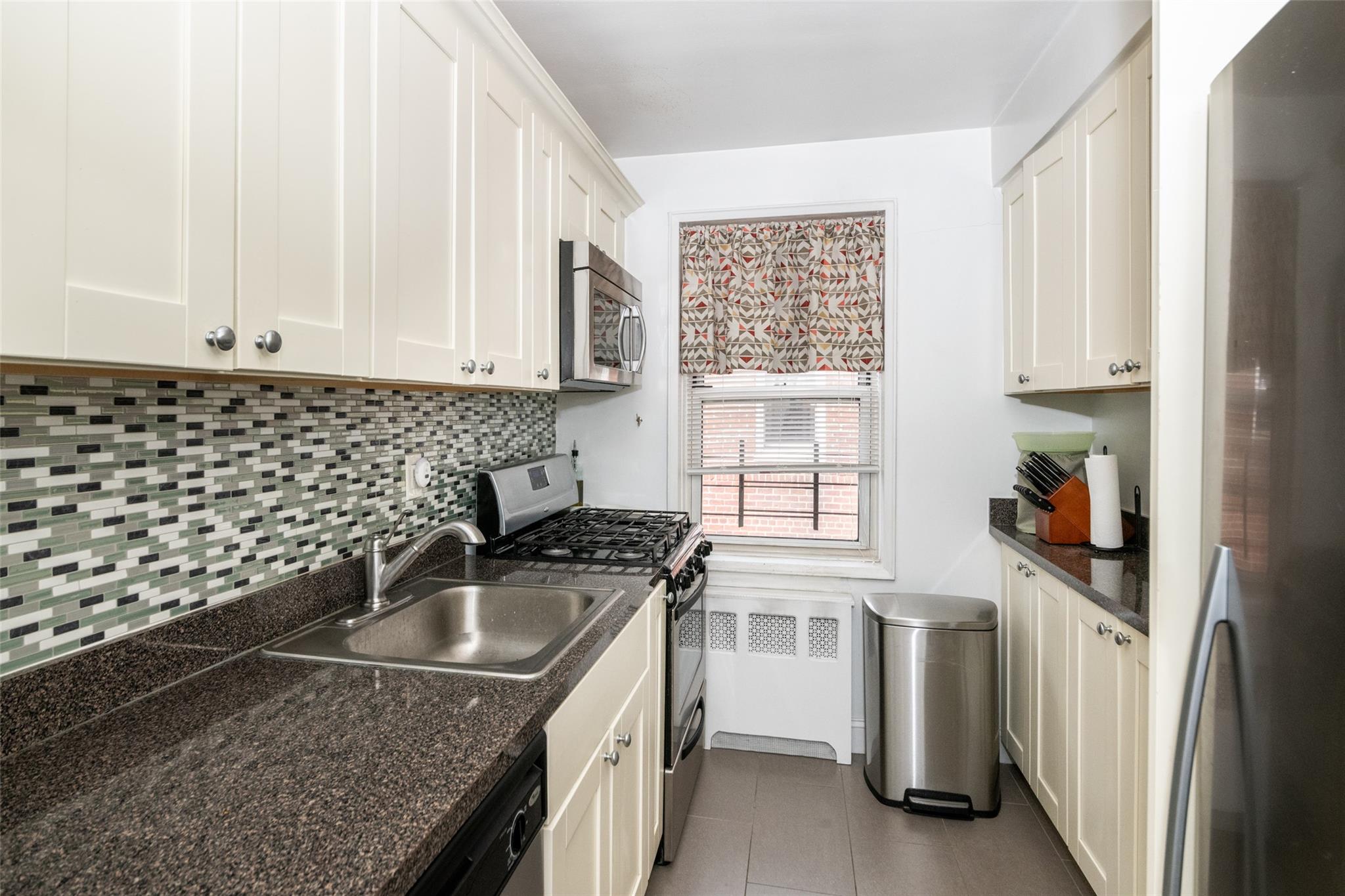 60 Locust Ave #A-609, New Rochelle, New York image 10