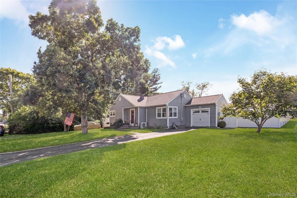 460 AMSTERDAM AVE, EAST PATCHOGUE, NY 11772 - Image 56255cd1f5ba8fee4af19a30e9ace088/1164620688
