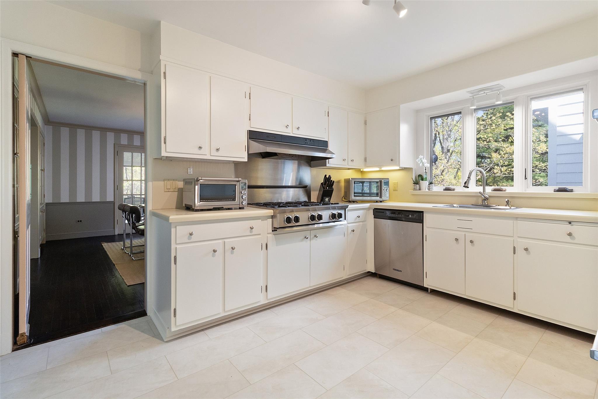 3 Sunset Drive, Chappaqua, New York image 8