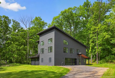 739 Old Post Road New Paltz NY 12561