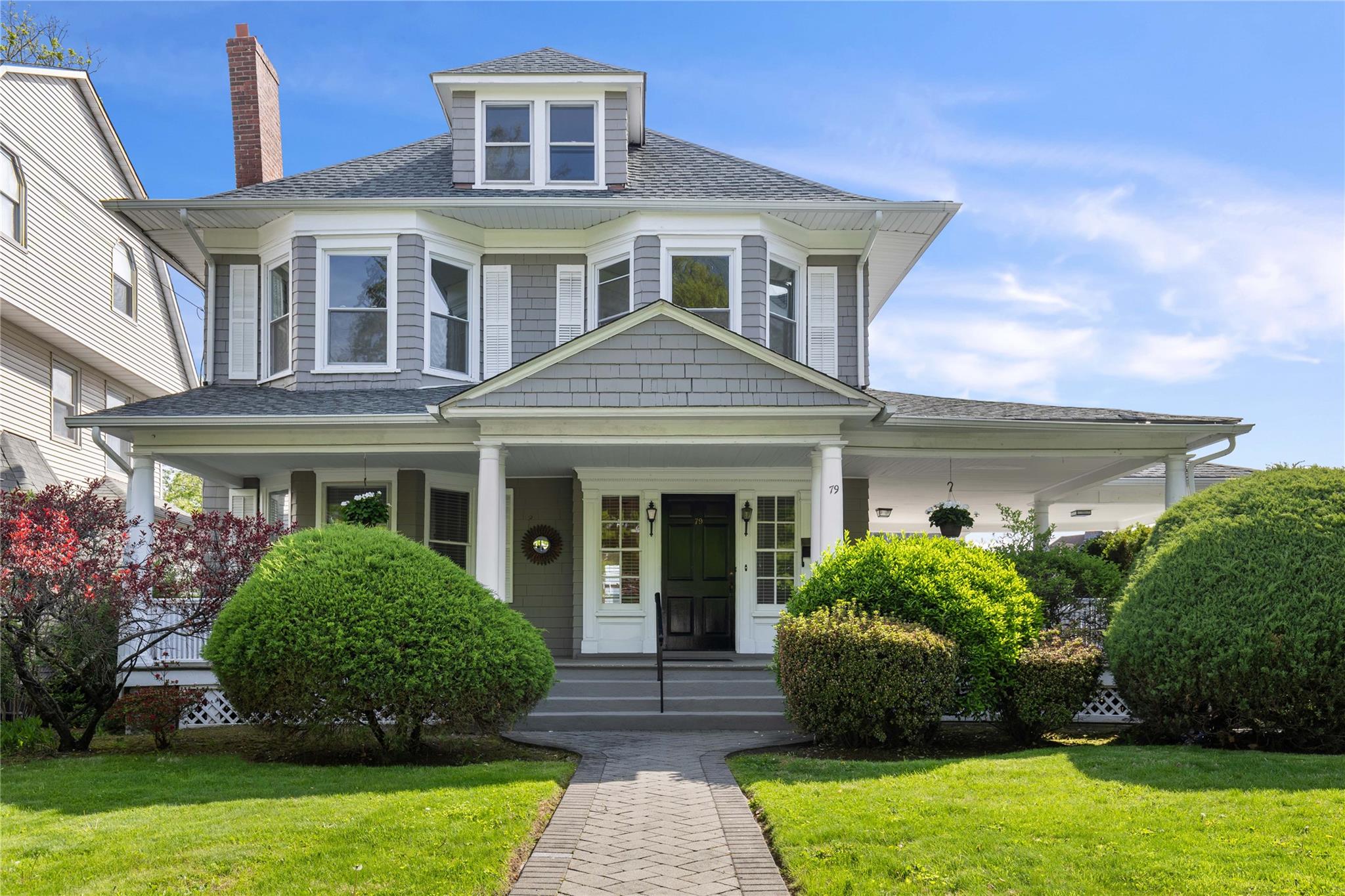 Pintard Avenue, New Rochelle, New York - 5 Bedrooms  
3 Bathrooms  
10 Rooms - 