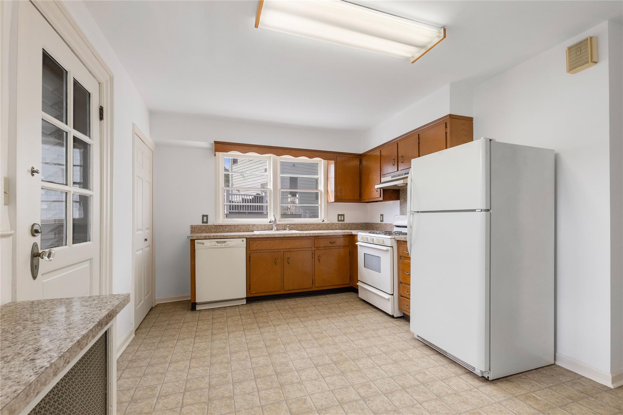 79 Pintard Avenue, New Rochelle, Florida image 14