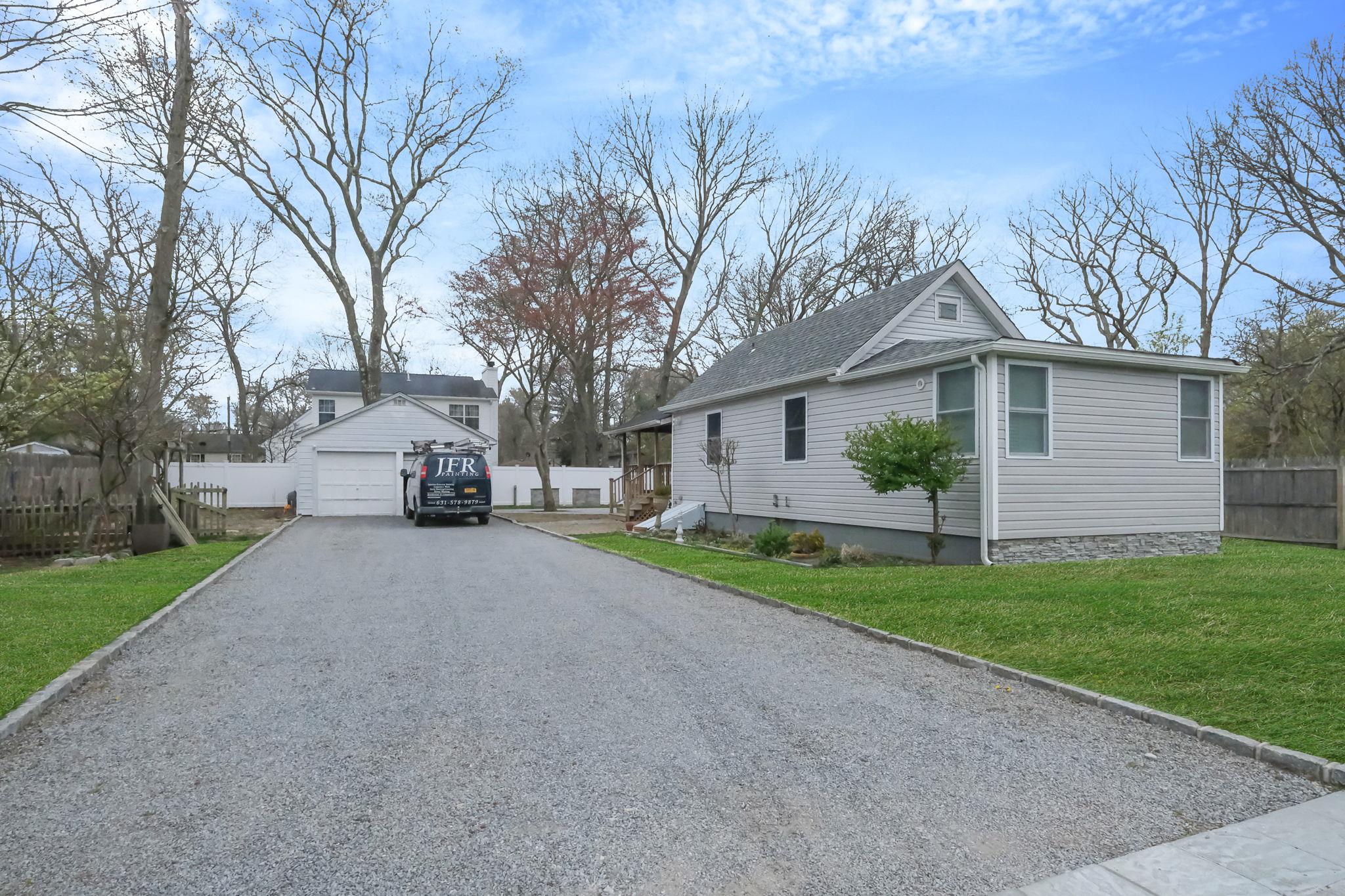 82 Wood Avenue, Mastic, Florida image 2