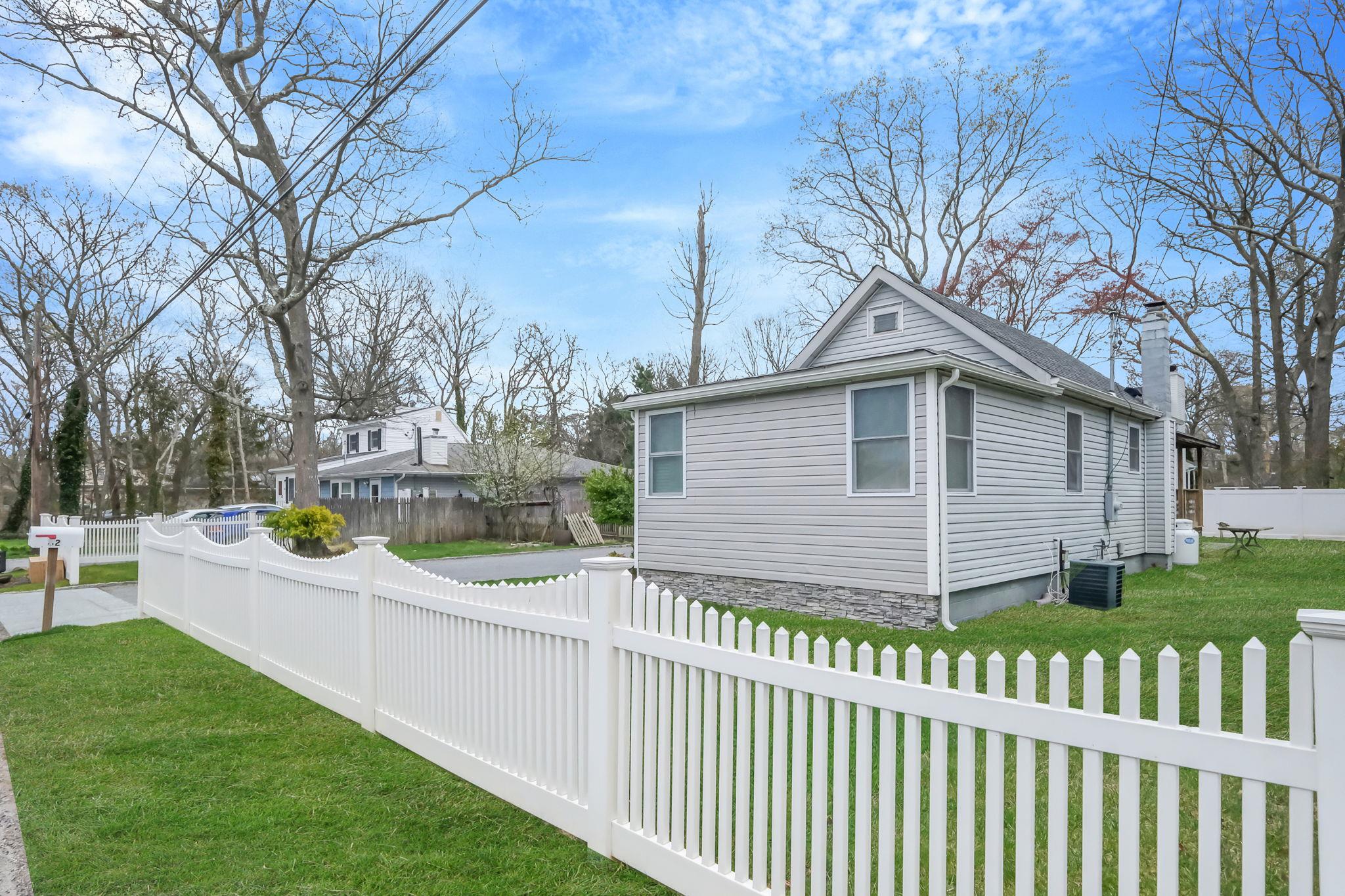 82 Wood Avenue, Mastic, Florida image 5
