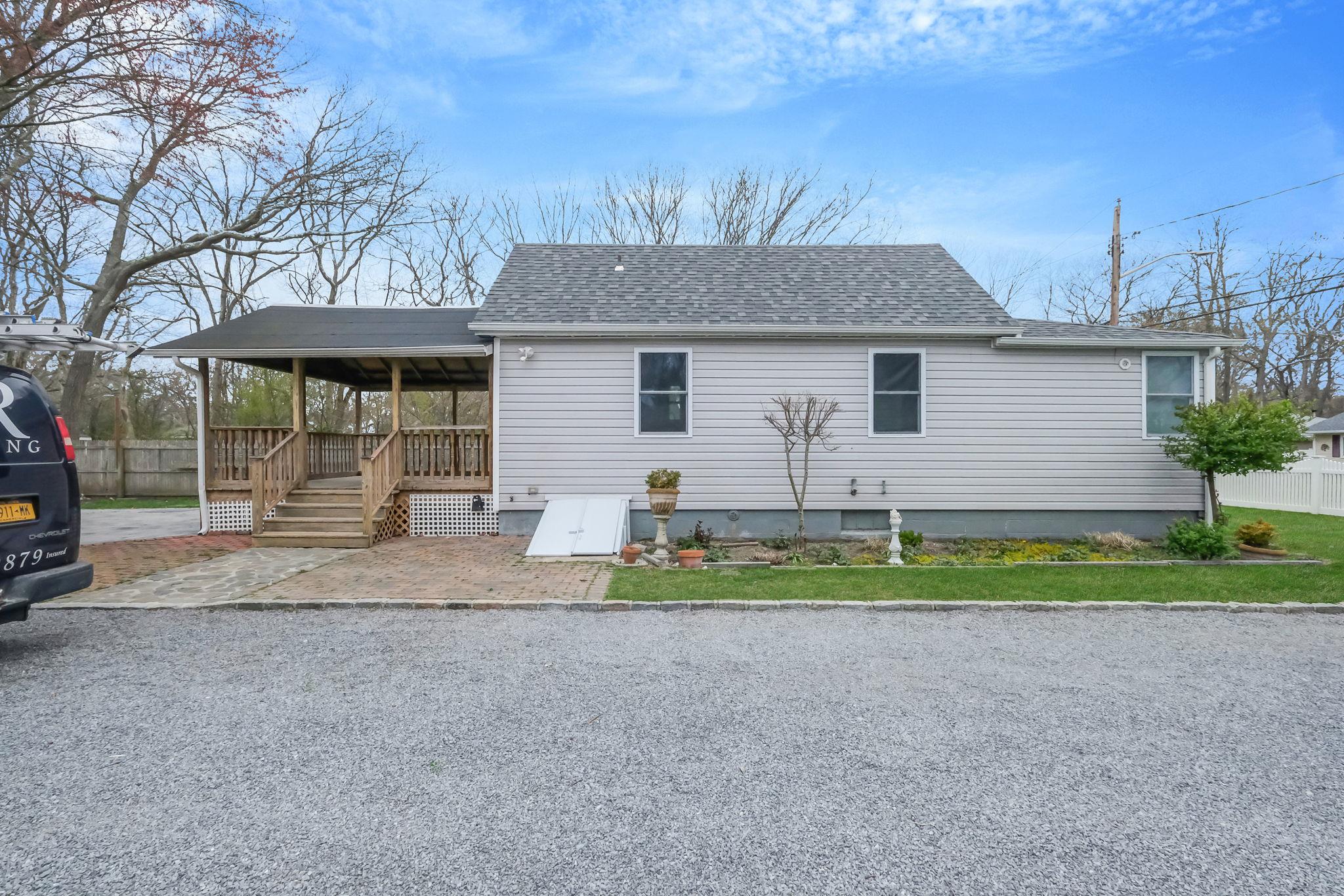 82 Wood Avenue, Mastic, Florida image 1