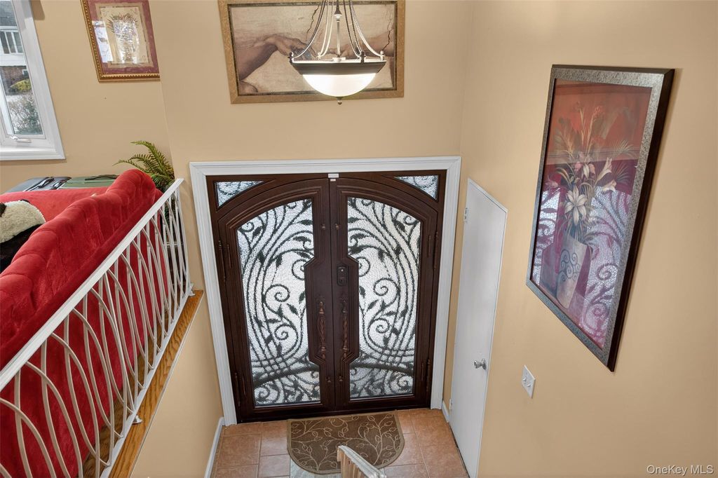 Photo of 815 Iris Place, West Hempstead, NY 11552 (MLS # 955049)