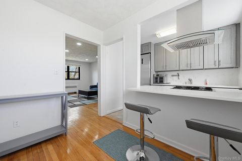 Photo of 15-43 160th Street #2F, Whitestone, NY 11357 (MLS # 988152)