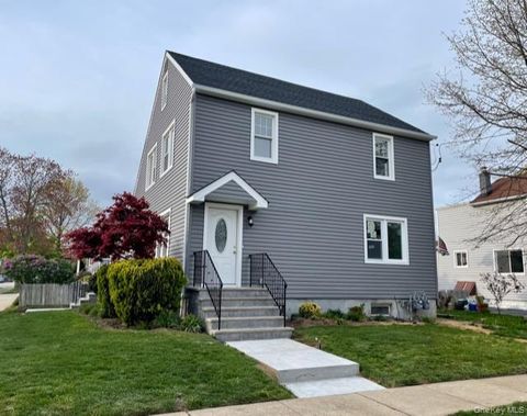 Photo of 101 Davison Avenue #2, Lynbrook, NY 11563 (MLS # 966231)