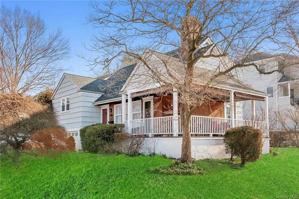 Post Road, Scarsdale, New York - 3 Bedrooms  
3 Bathrooms  
6 Rooms - 