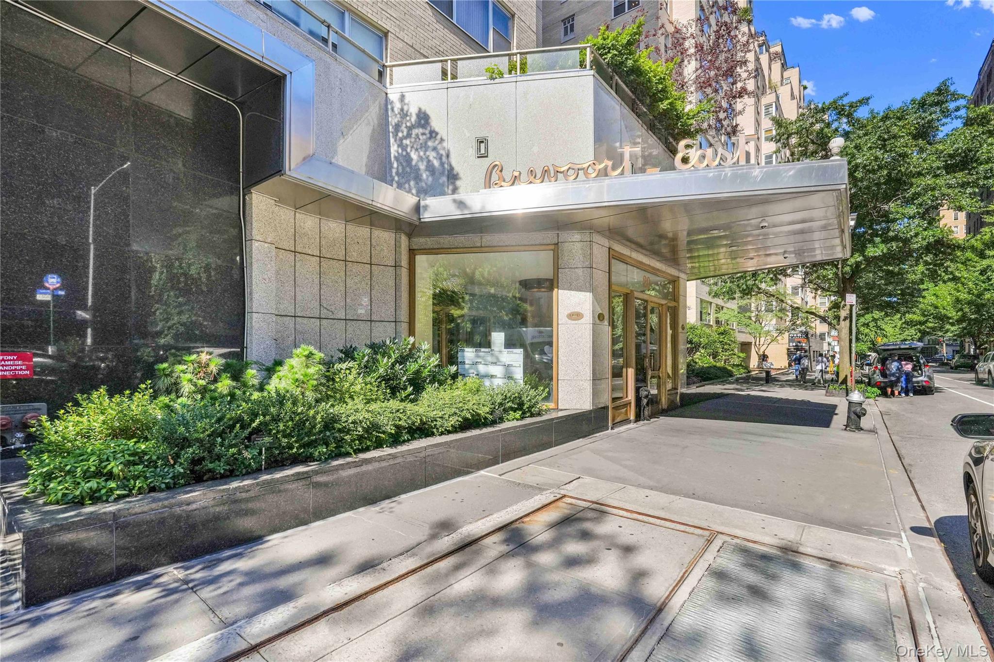 20 E 9th Street 14O