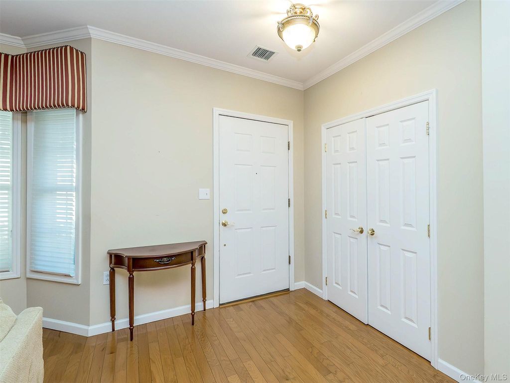 Photo of 103 Pond View Drive, Port Washington, NY 11050 (MLS # 920773)