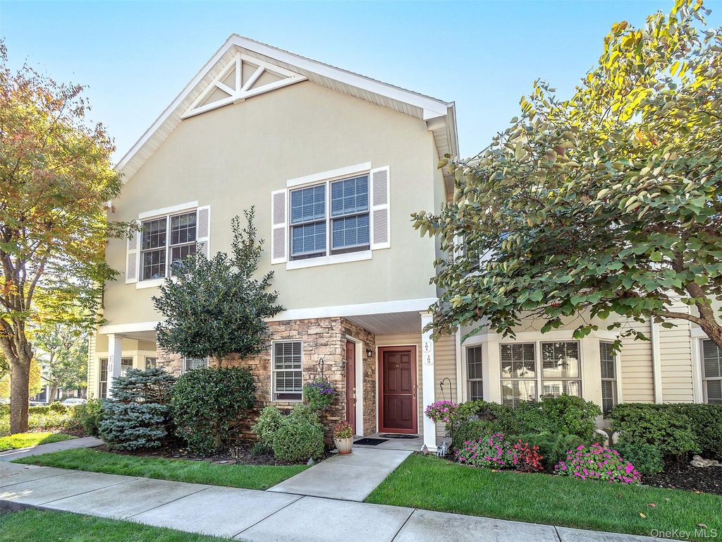 Photo of 103 Pond View Drive, Port Washington, NY 11050 (MLS # 920773)