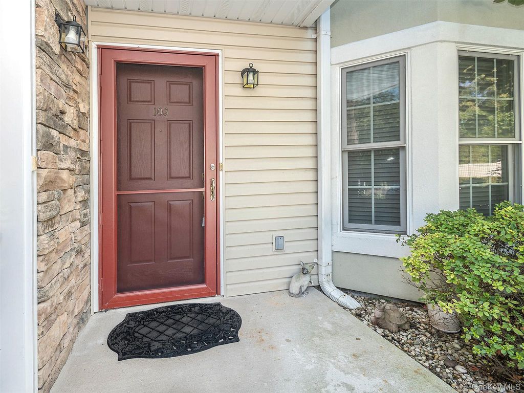 Photo of 103 Pond View Drive, Port Washington, NY 11050 (MLS # 920773)