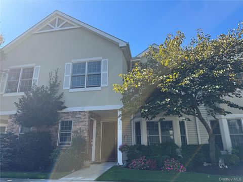 Photo of 103 Pond View Drive, Port Washington, NY 11050 (MLS # 920773)