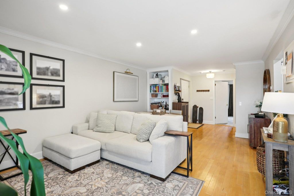 Photo of 168 Birchwood Close, Chappaqua, NY 10514 (MLS # 945913)