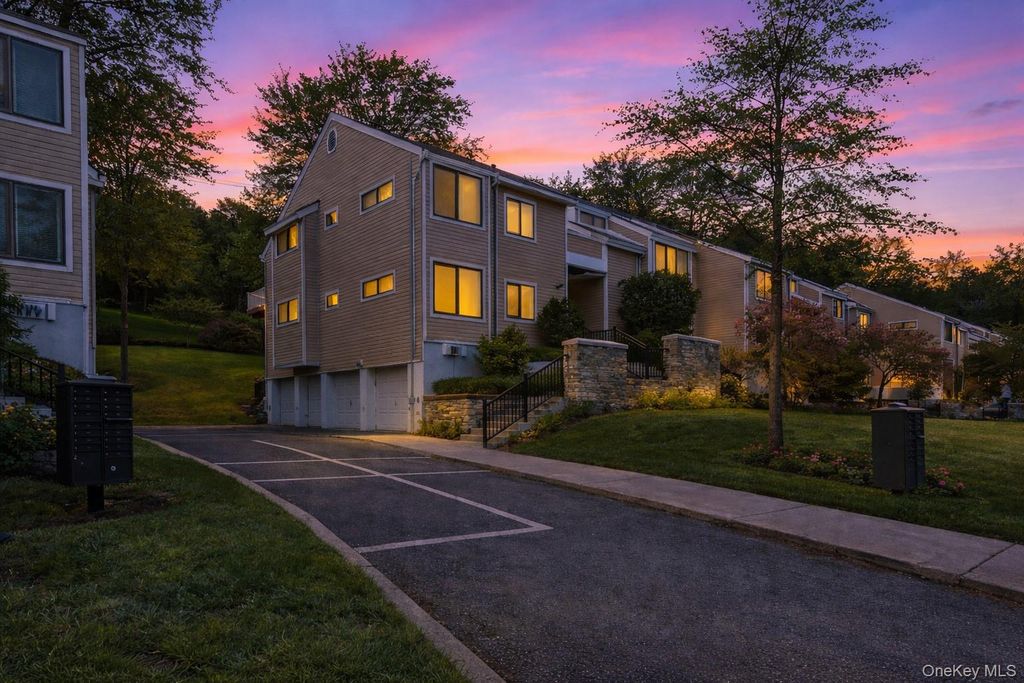 Photo of 168 Birchwood Close, Chappaqua, NY 10514 (MLS # 945913)