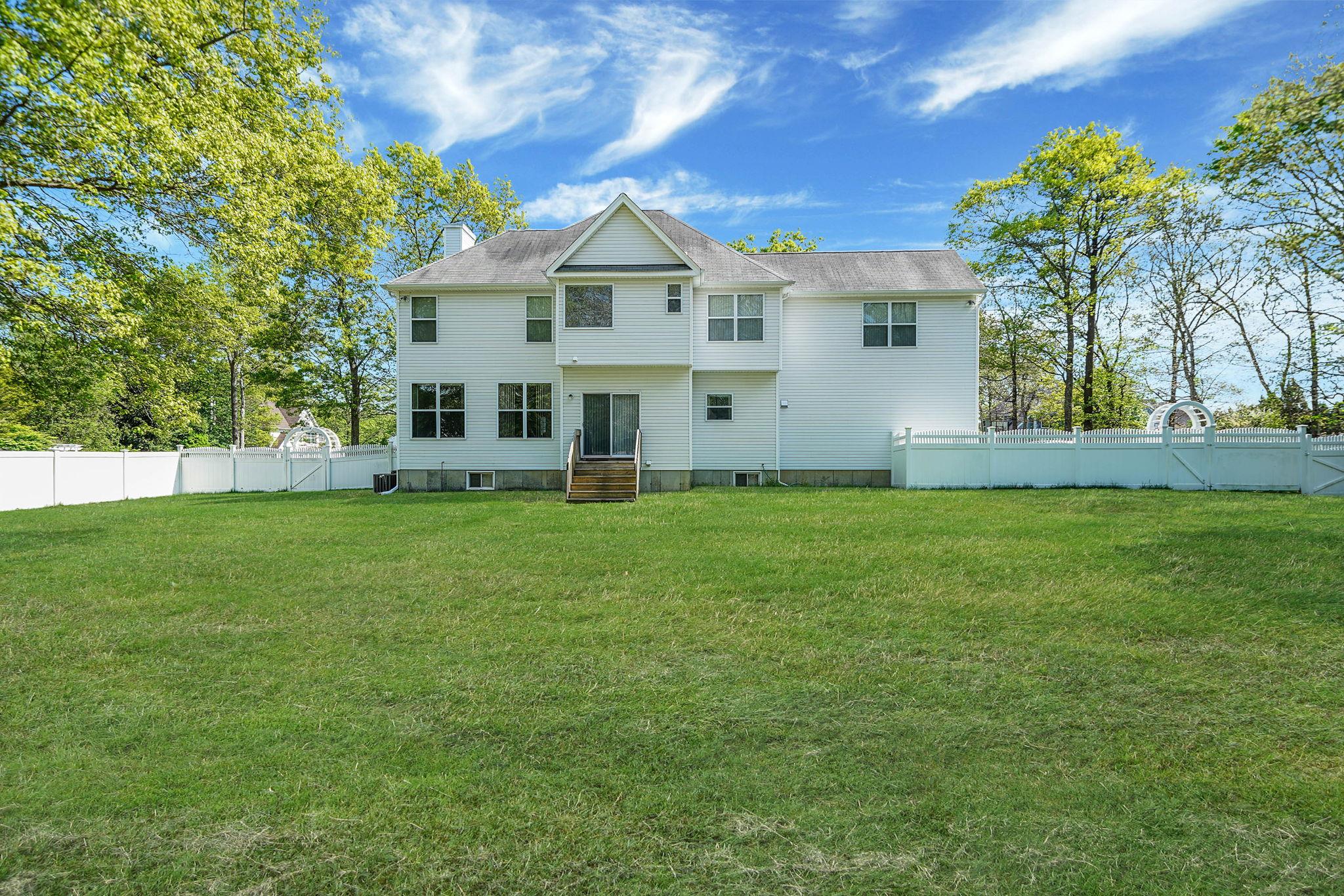 1 Gingham Court, Ridge, New York image 8