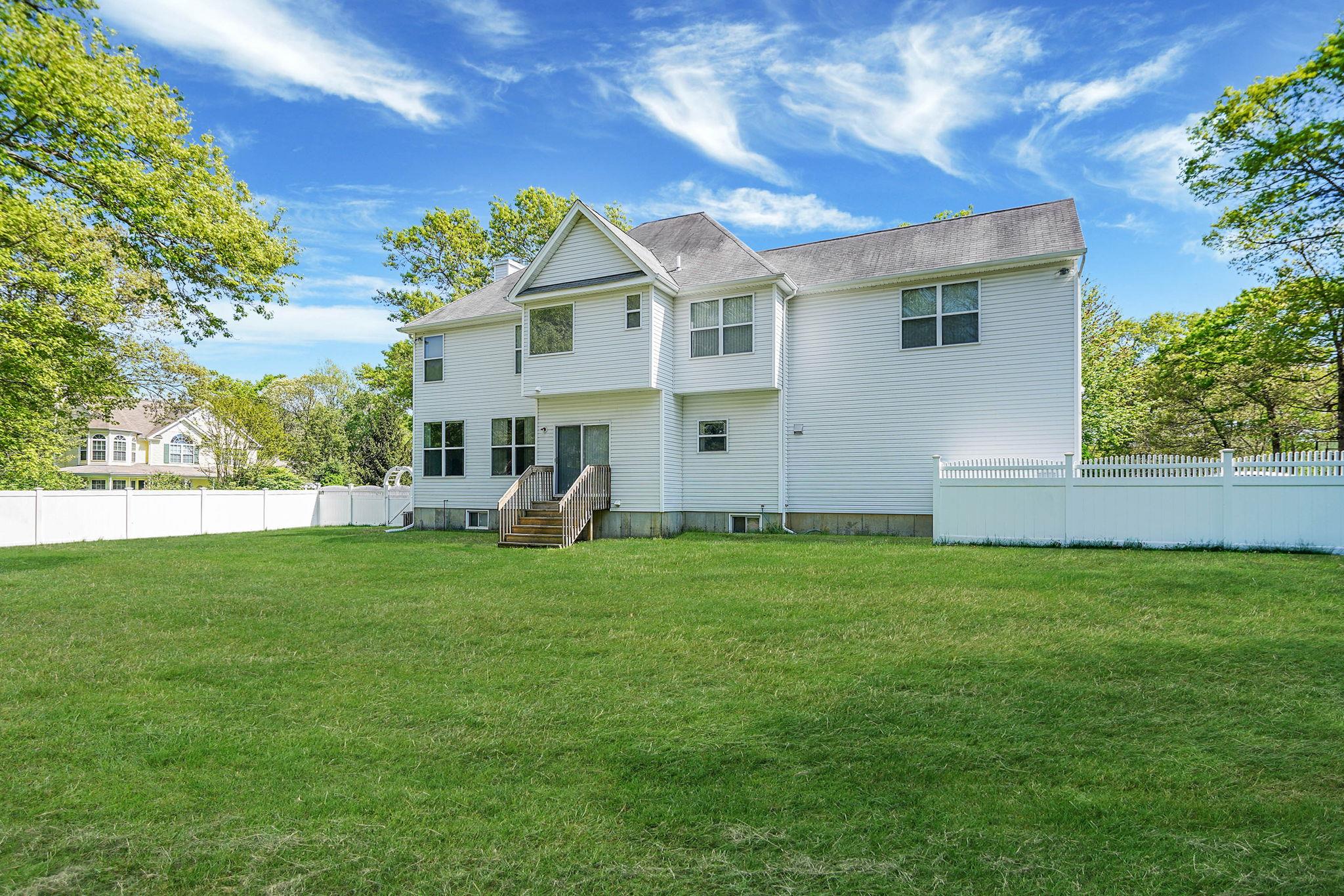 1 Gingham Court, Ridge, New York image 7