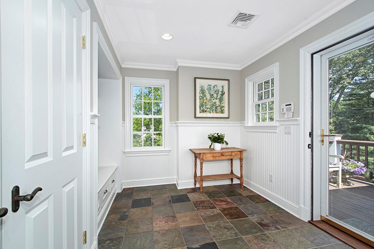 Chappaqua, New York 10514, United States, 4 Bedrooms Bedrooms, ,7 BathroomsBathrooms,Residential,Pending,142642