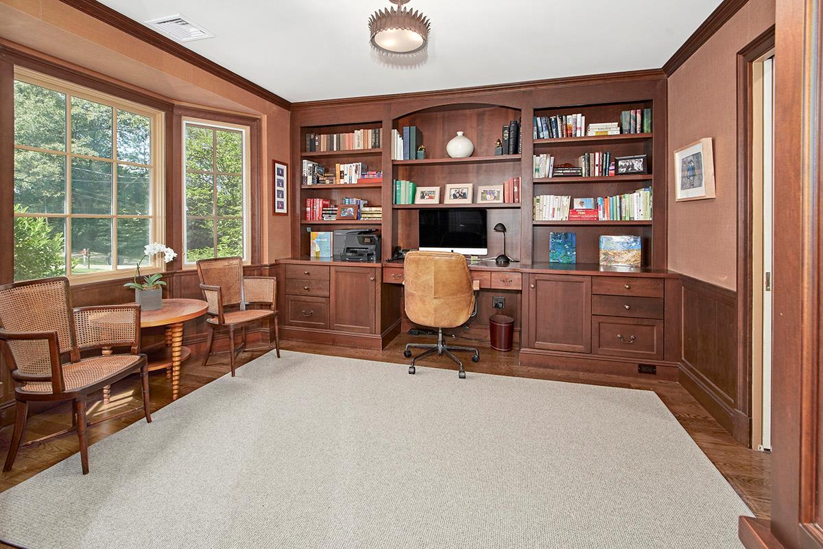 Chappaqua, New York 10514, United States, 4 Bedrooms Bedrooms, ,7 BathroomsBathrooms,Residential,Pending,142642