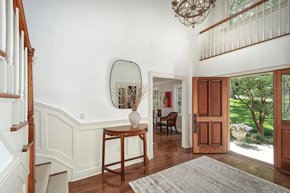 Chappaqua, New York 10514, United States, 4 Bedrooms Bedrooms, ,7 BathroomsBathrooms,Residential,Pending,142642