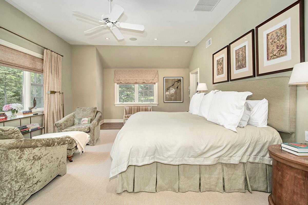 Chappaqua, New York 10514, United States, 4 Bedrooms Bedrooms, ,7 BathroomsBathrooms,Residential,Pending,142642