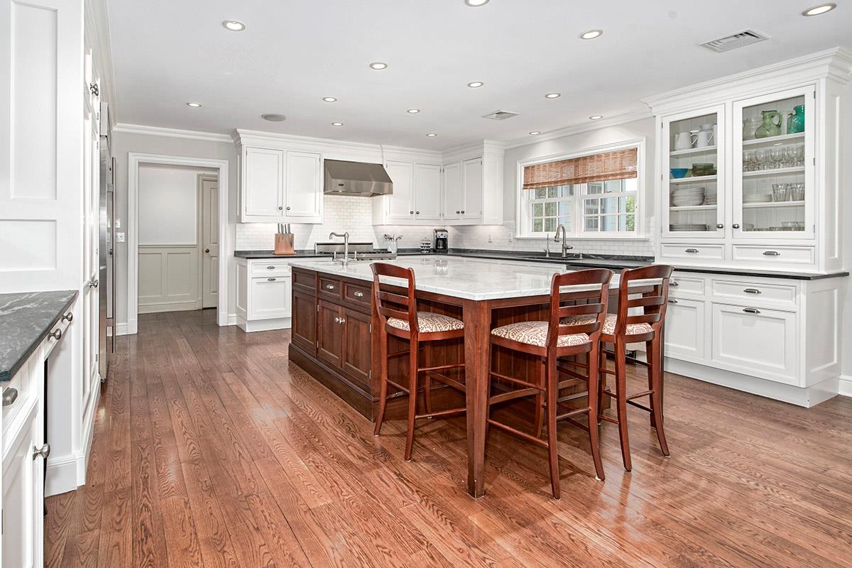 Chappaqua, New York 10514, United States, 4 Bedrooms Bedrooms, ,7 BathroomsBathrooms,Residential,Pending,142642