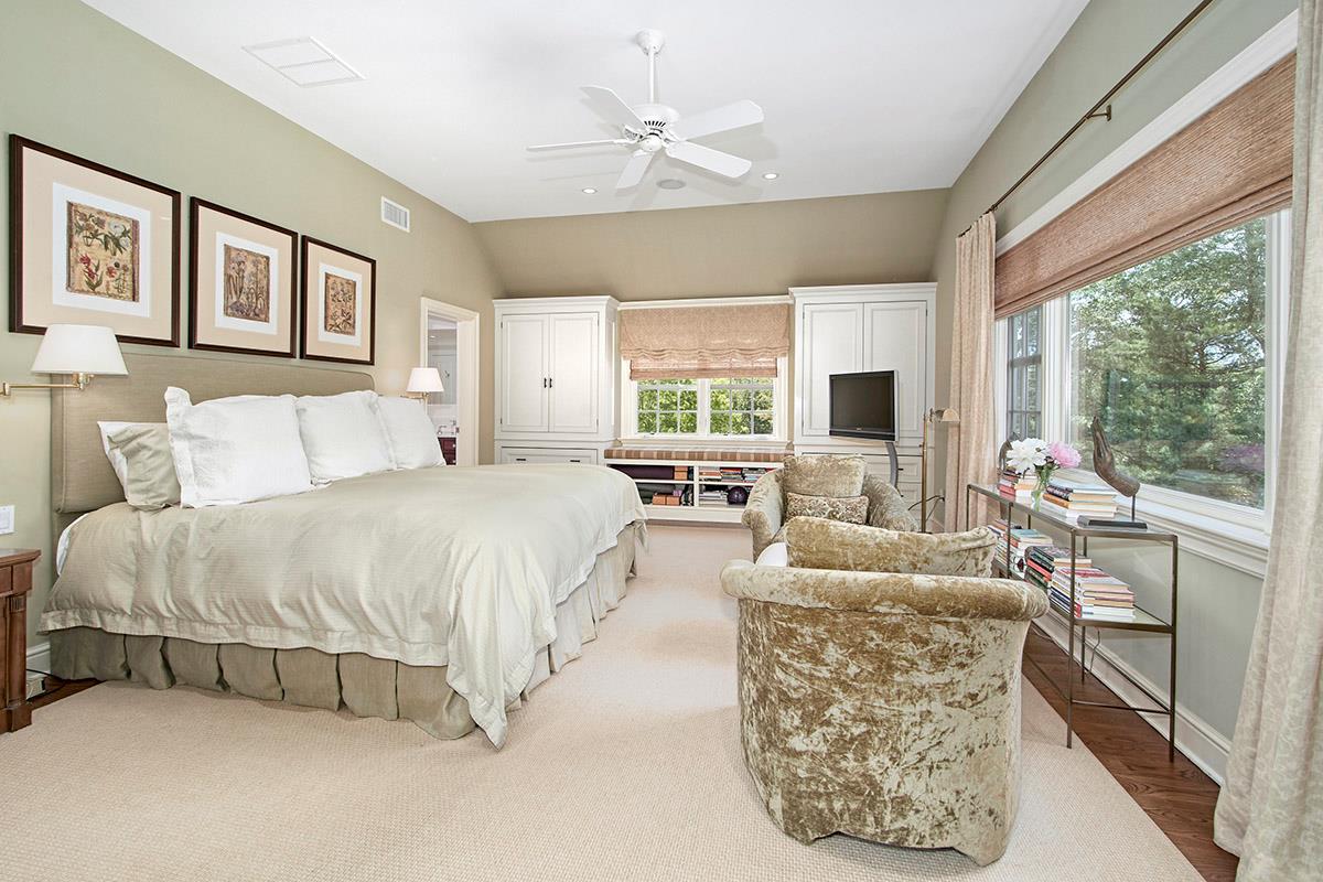 Chappaqua, New York 10514, United States, 4 Bedrooms Bedrooms, ,7 BathroomsBathrooms,Residential,Pending,142642