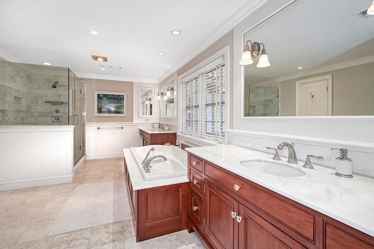 Chappaqua, New York 10514, United States, 4 Bedrooms Bedrooms, ,7 BathroomsBathrooms,Residential,Pending,142642