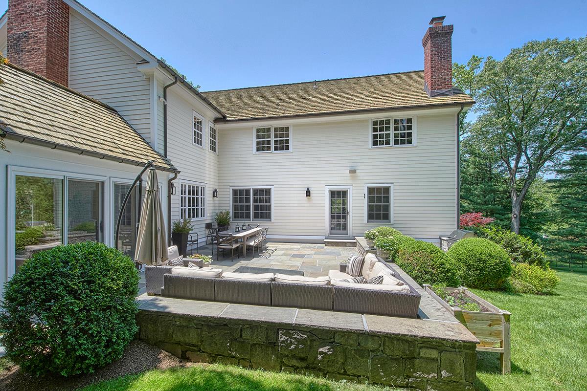 Chappaqua, New York 10514, United States, 4 Bedrooms Bedrooms, ,7 BathroomsBathrooms,Residential,Pending,142642