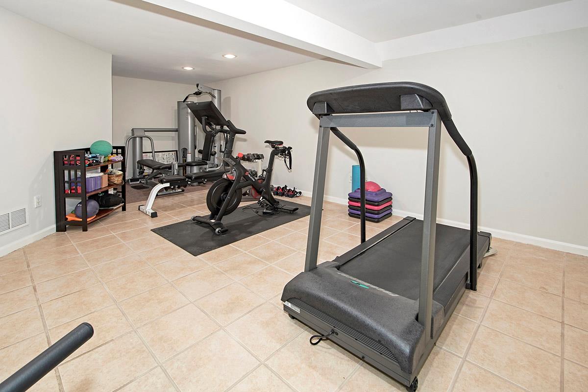 Chappaqua, New York 10514, United States, 4 Bedrooms Bedrooms, ,7 BathroomsBathrooms,Residential,Pending,142642