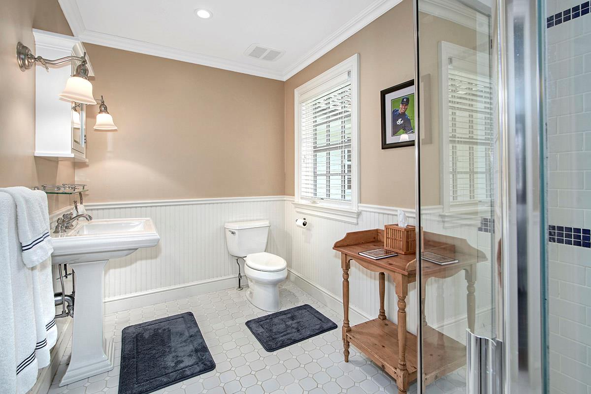 Chappaqua, New York 10514, United States, 4 Bedrooms Bedrooms, ,7 BathroomsBathrooms,Residential,Pending,142642