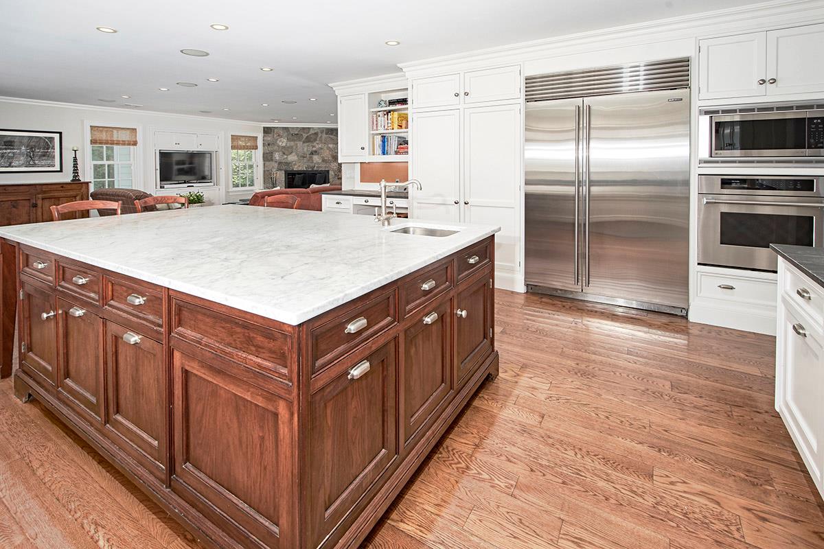 Chappaqua, New York 10514, United States, 4 Bedrooms Bedrooms, ,7 BathroomsBathrooms,Residential,Pending,142642