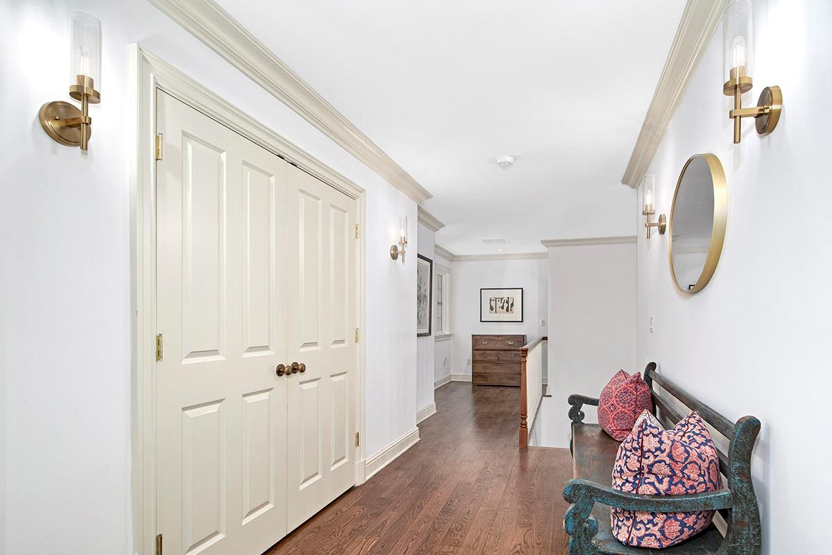 Chappaqua, New York 10514, United States, 4 Bedrooms Bedrooms, ,7 BathroomsBathrooms,Residential,Pending,142642