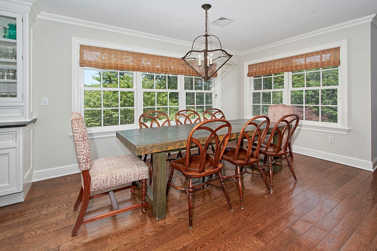 Chappaqua, New York 10514, United States, 4 Bedrooms Bedrooms, ,7 BathroomsBathrooms,Residential,Pending,142642