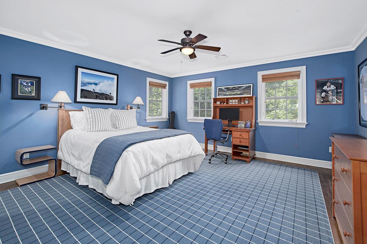 Chappaqua, New York 10514, United States, 4 Bedrooms Bedrooms, ,7 BathroomsBathrooms,Residential,Pending,142642