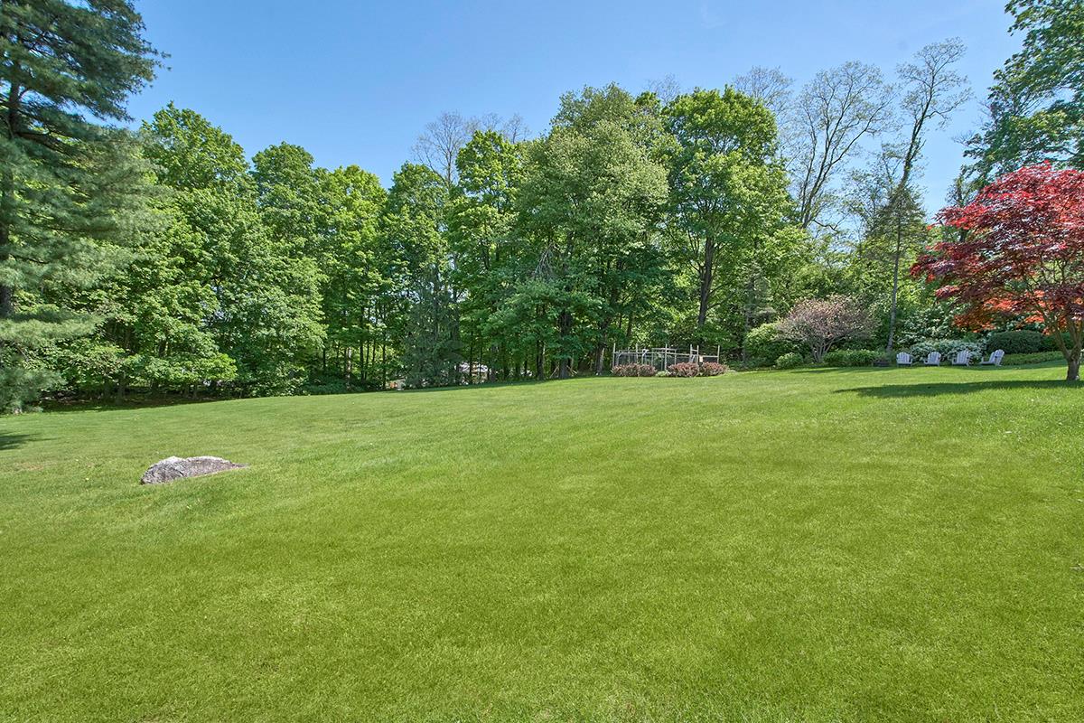 Chappaqua, New York 10514, United States, 4 Bedrooms Bedrooms, ,7 BathroomsBathrooms,Residential,Pending,142642