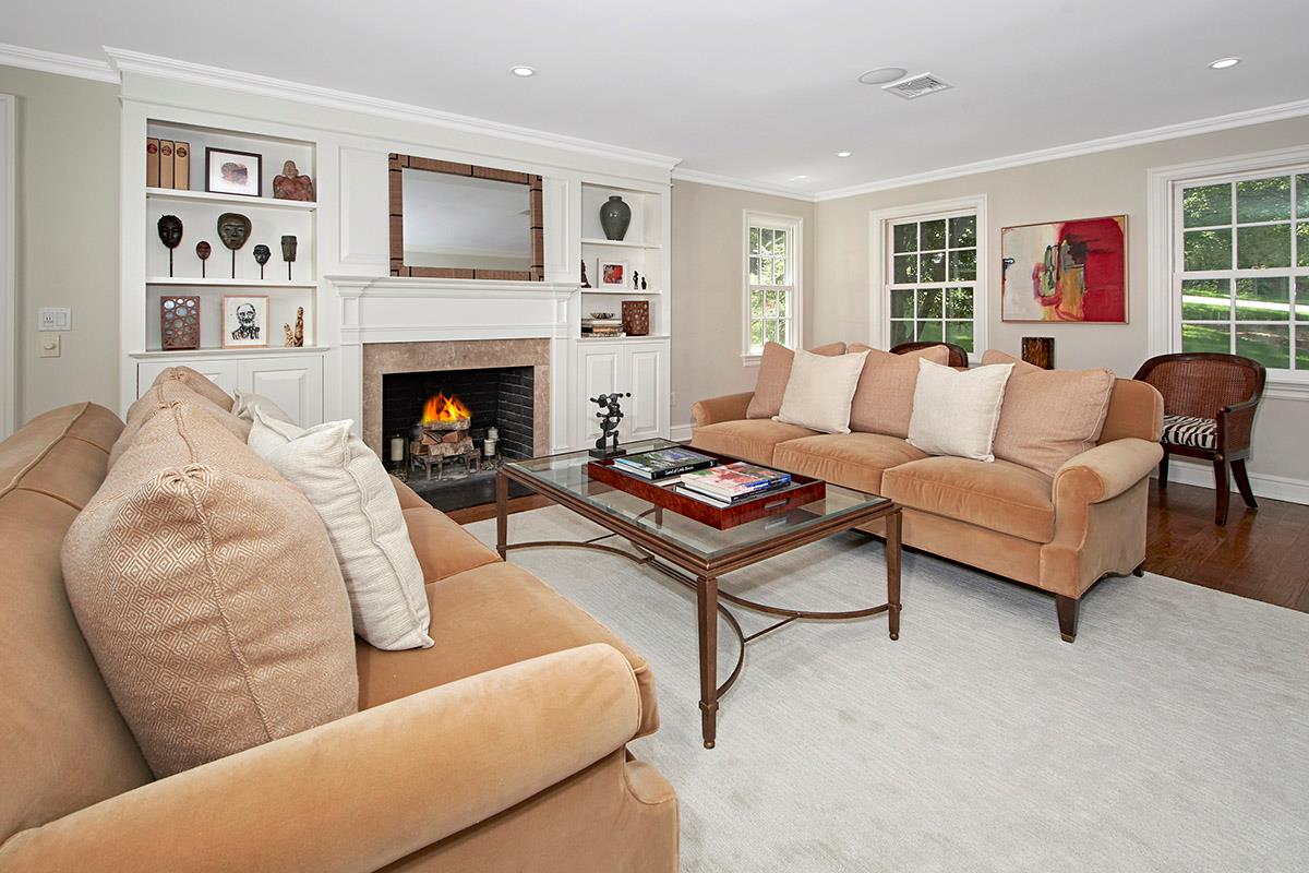 Chappaqua, New York 10514, United States, 4 Bedrooms Bedrooms, ,7 BathroomsBathrooms,Residential,Pending,142642