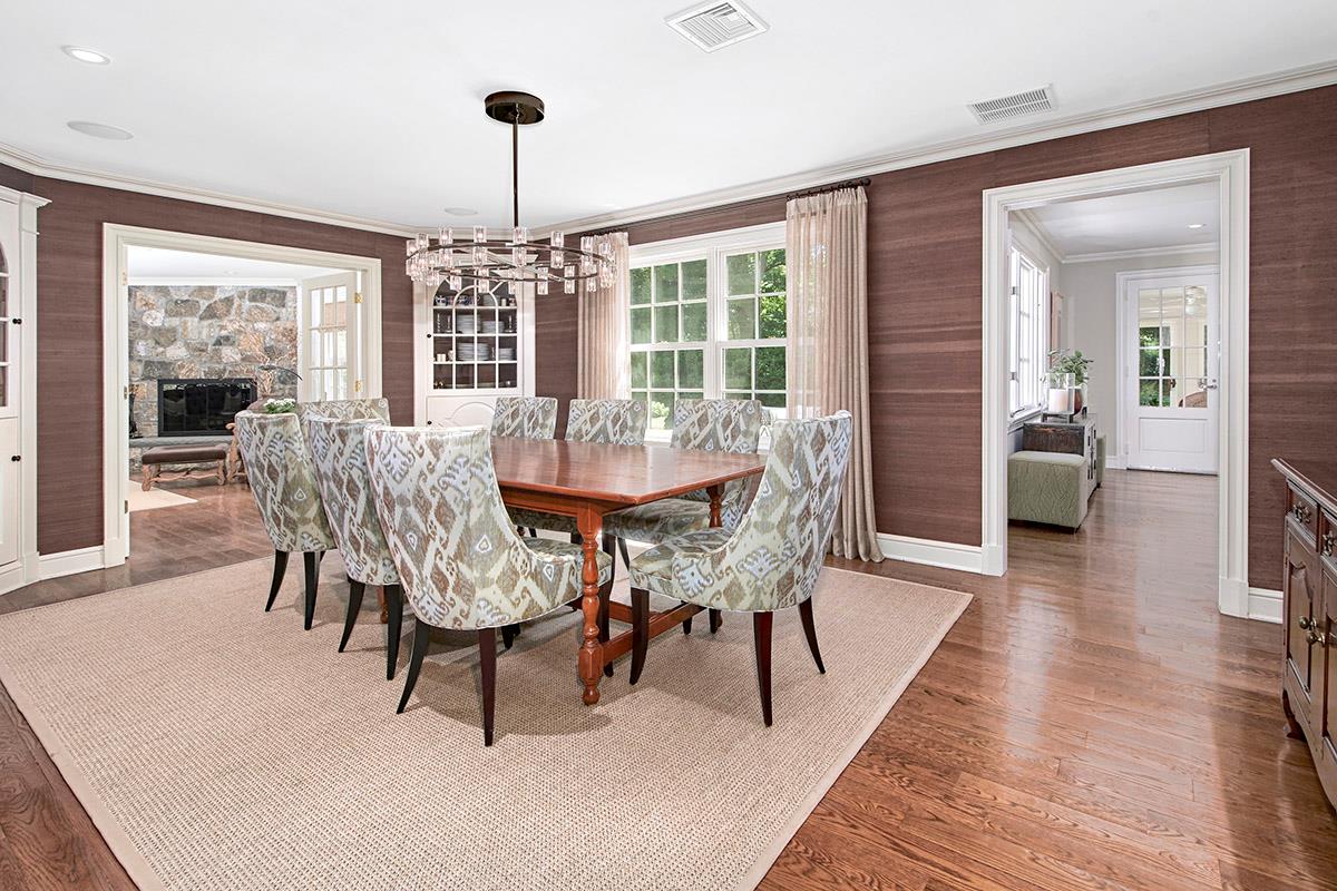 Chappaqua, New York 10514, United States, 4 Bedrooms Bedrooms, ,7 BathroomsBathrooms,Residential,Pending,142642