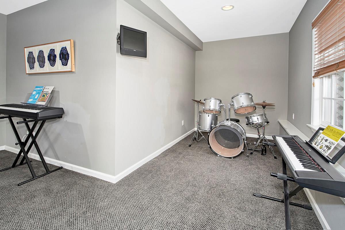 Chappaqua, New York 10514, United States, 4 Bedrooms Bedrooms, ,7 BathroomsBathrooms,Residential,Pending,142642