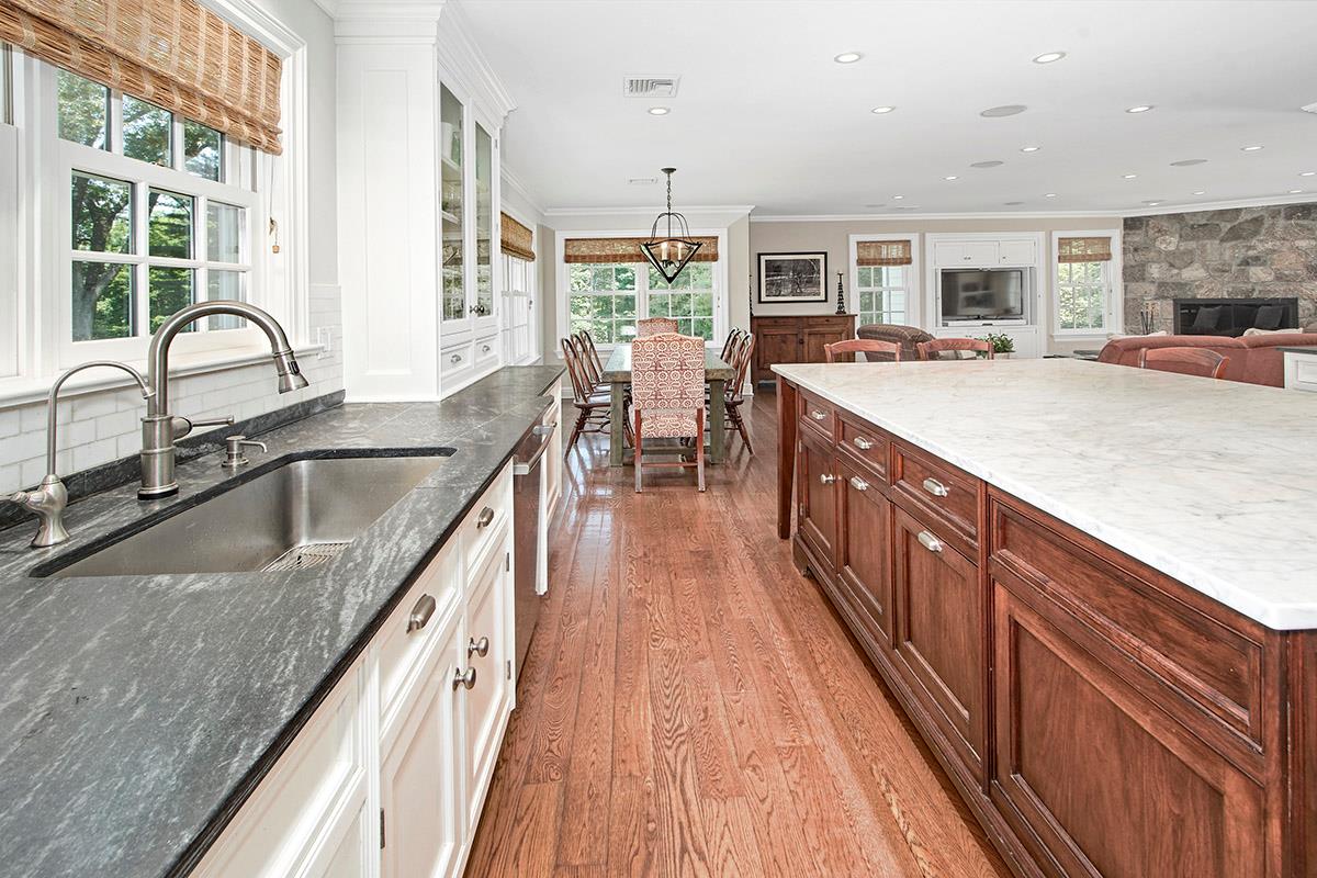 Chappaqua, New York 10514, United States, 4 Bedrooms Bedrooms, ,7 BathroomsBathrooms,Residential,Pending,142642