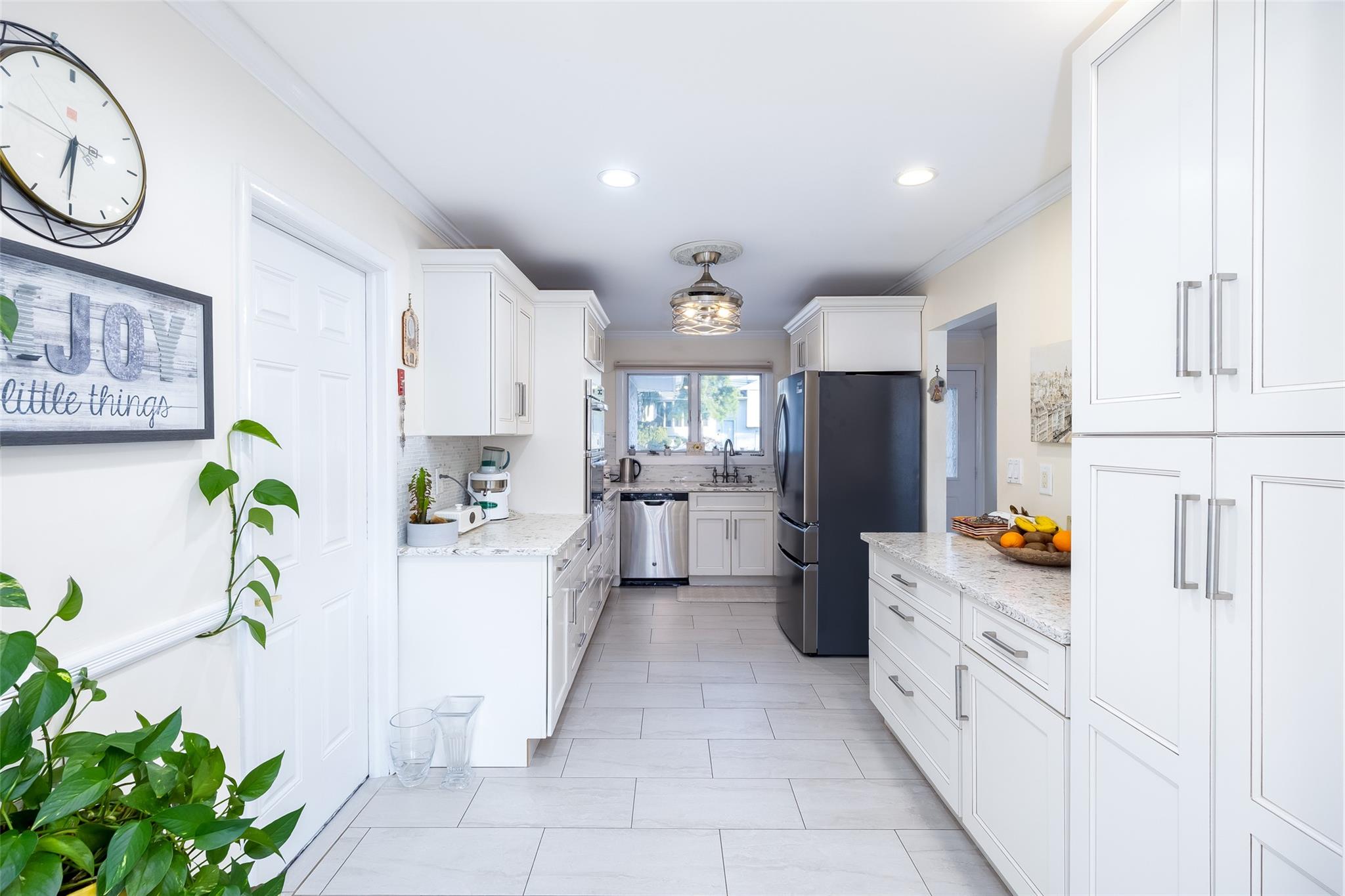 327 Niles Street, Oceanside, New York image 15